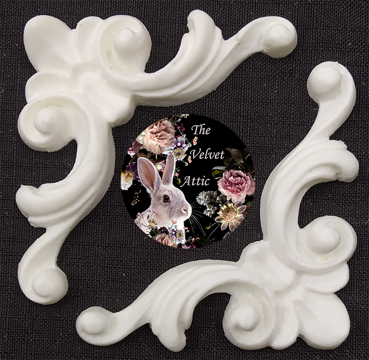 E-CRN-0003 Ball Scroll Corners (Pair)